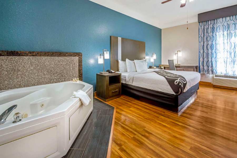 Hotels with Jacuzzi in Room: Elevating the Romance Hotels with Jacuzzi in Room: Elevating the Romance